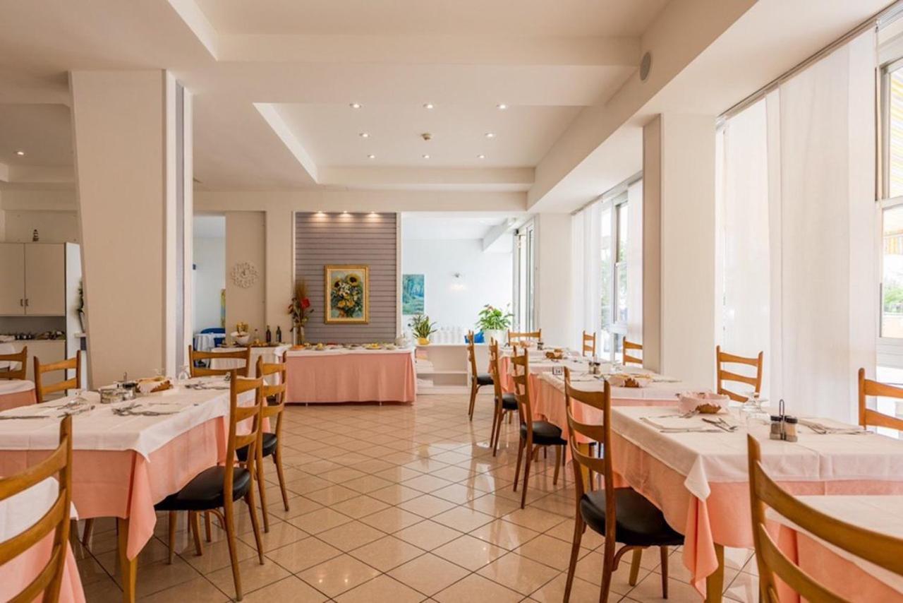 Hotel Alda Червия Экстерьер фото